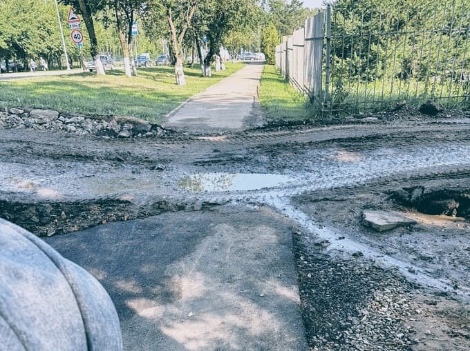 Грязь у Перинатального центра в Наро-Фоминске: жители требуют решить проблему