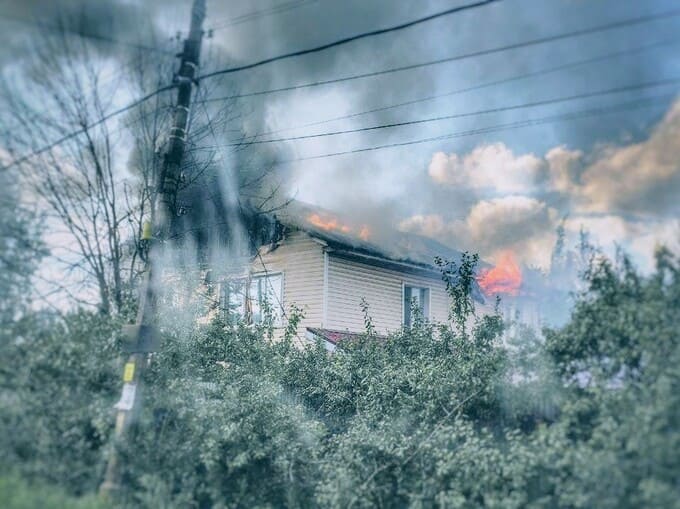 Пожарные потушили частный дом в Наро-Фоминске 4 июля