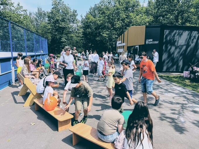 «Ночь в парке» «Дубки»: арт, гитара и лунные сувениры