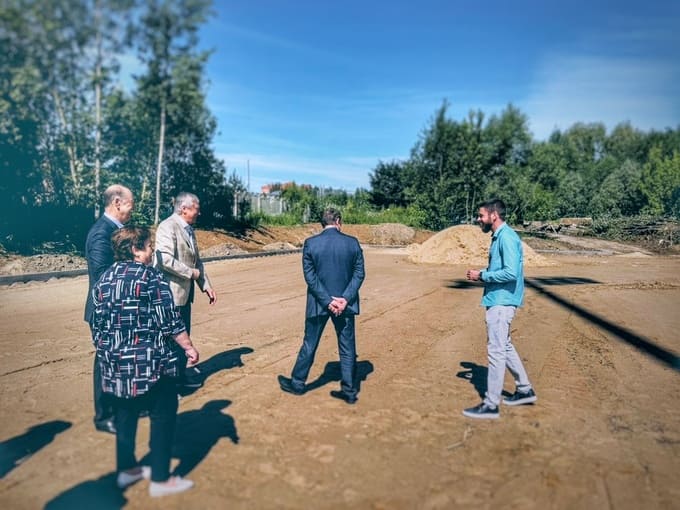 В Апрелевке строят новый спортобъект для игры в футбол и волейбол