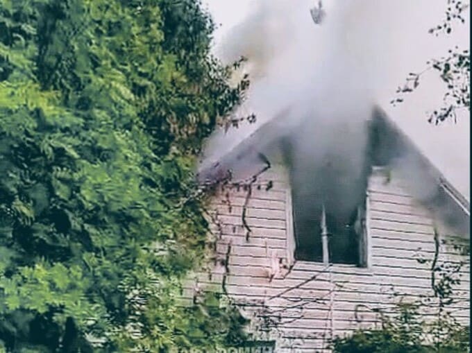Молния сожгла частный дом в Наро-Фоминском районе