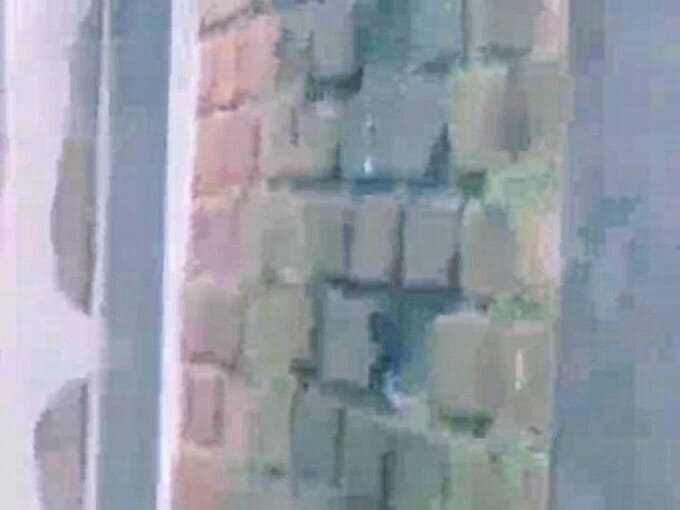 Водосток-призрак и гниющая стена: жильцы дома на Рижской требуют ремонта