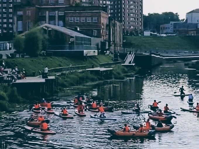 SUP-заплыв на Наре: дань Дню ВМФ и часть новой традиции