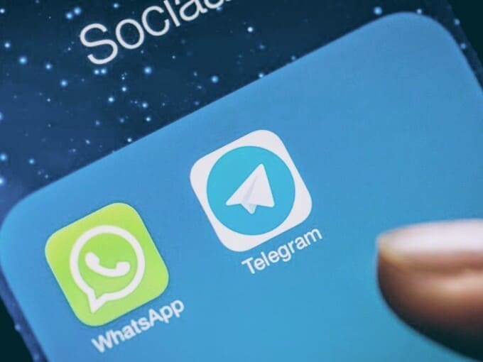 Роскомнадзор ограничил голосовые звонки в WhatsApp и Telegram: что ждет пользователей?