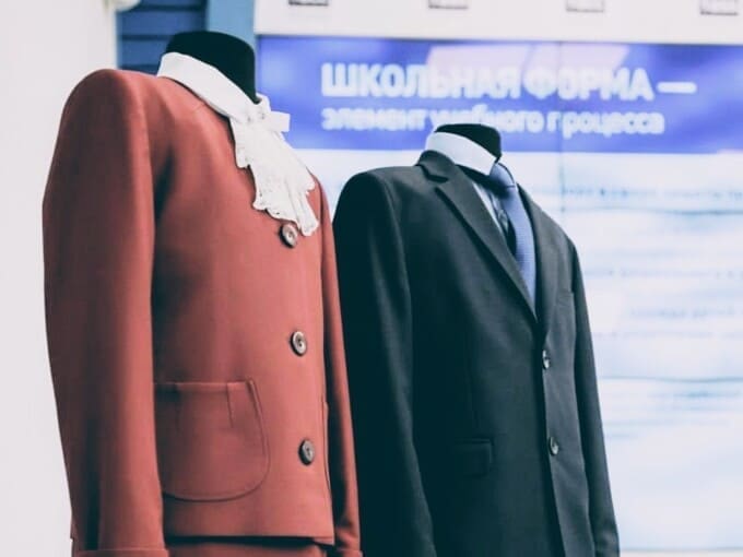 Образ старых дев: зачем ГОСТ превратил школьную форму в «советский ретроспектив»