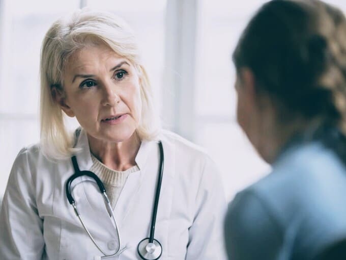 Врач vs Пациент: В Наро-Фоминске недовольны терапевтом, потребовавшим «не дышать» на неё