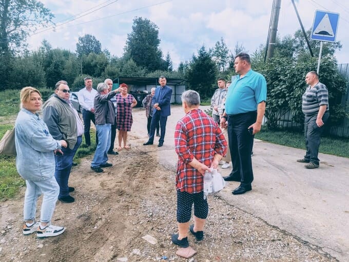Проблемы улицы Ермолаева в Наро-Фоминске: жители добились решений по мусору, дороге и деревьям