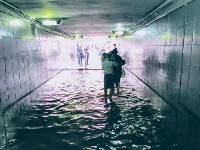 Подземный бассейн на станции Нара: жалобы жителей тонут в бездействии