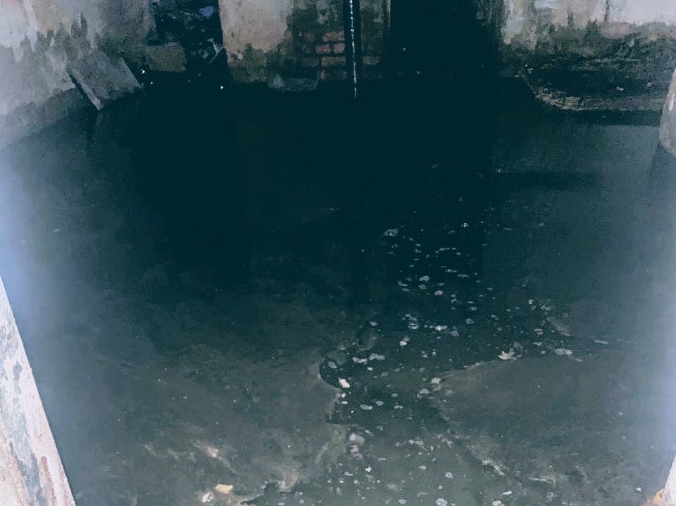 Битва с нечистотами: жители улицы Калинина в Наро-Фоминске добились осушения подвала