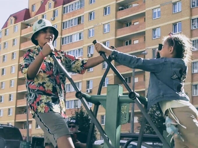 В Кантемировском микрорайоне Наро-Фоминска открыли детскую площадку с игровым комплексом и турниками