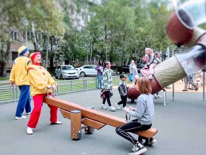 Размером с три теннисных корта: в Апрелевке открыли новую детскую площадку