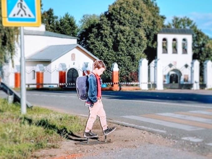 20 ярких стражей у школ Наро-Фоминского района: как манекены спасают детей