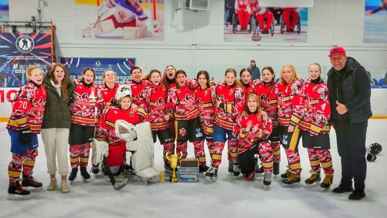 «Армата» из Наро-Фоминска завоевала кубок женского хоккейного турнира в Раменском