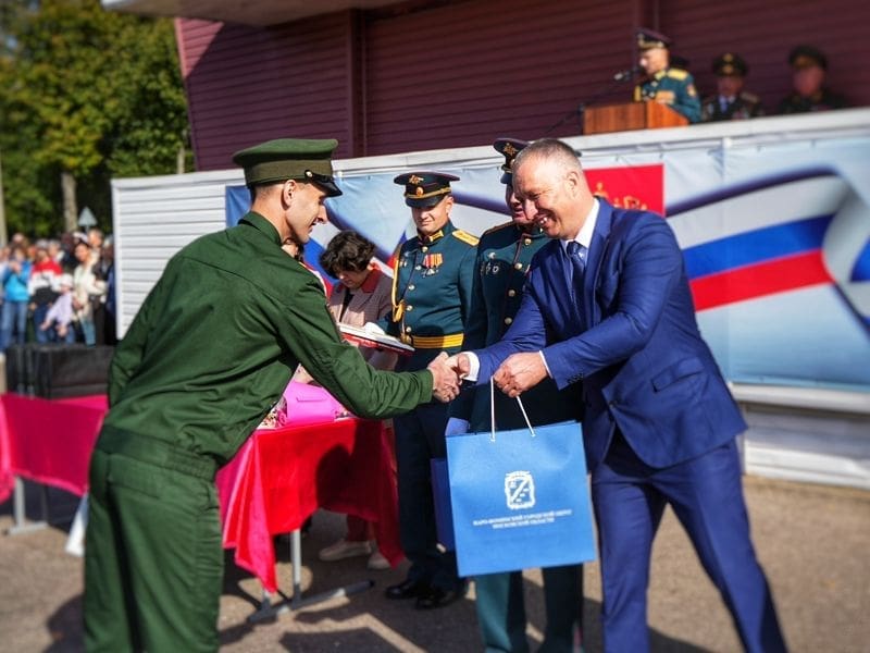 День танкиста в Наро-Фоминске: Глава округа поздравил танкистов Кантемировской и Таманской дивизий