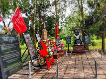 Перезахоронение неизвестного политрука в деревне Митяево