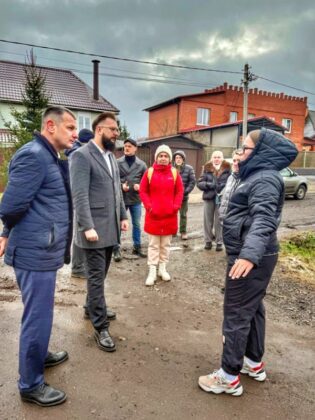 Евгений Клюшкин, Гусаков Алексей, встреча с жителями на улице Рябиновая в Наро-Фоминске