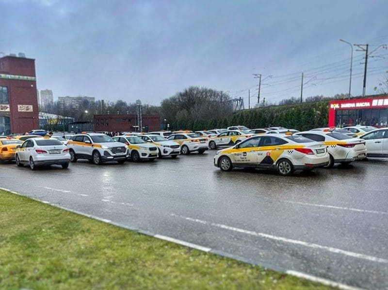 Забастовка таксистов в Наро-Фоминске. Разбираем экономику поездки и ищем виноватых