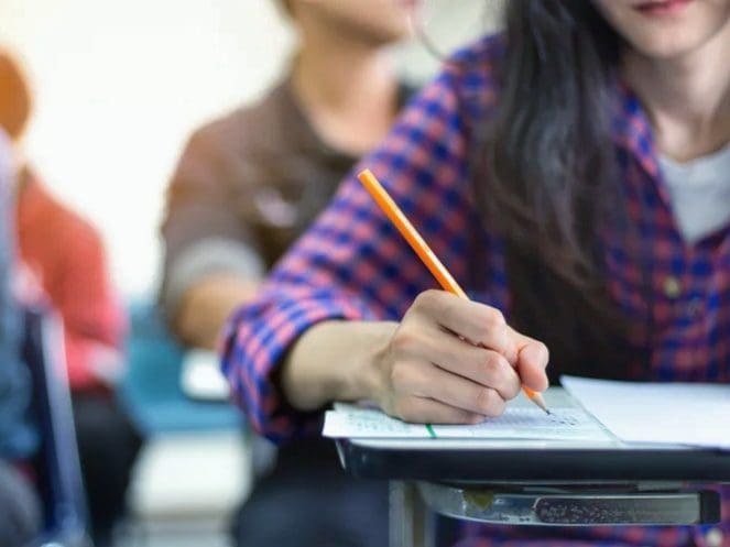 Школа на год дольше: Россия переходит на 12-летнее школьное образование