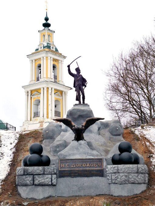 Памятник генералу Дорохову открыли в Верее после реставрации