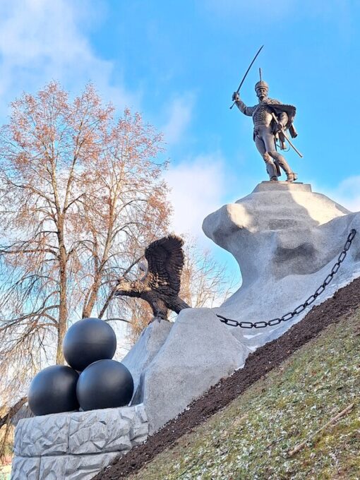 Памятник генералу Дорохову открыли в Верее после реставрации