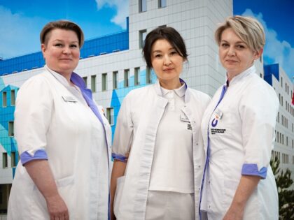Врач-неонатолог Айнагуль Мукашева, медсёстры Наталья Золотарёва и Евгения Саушкина